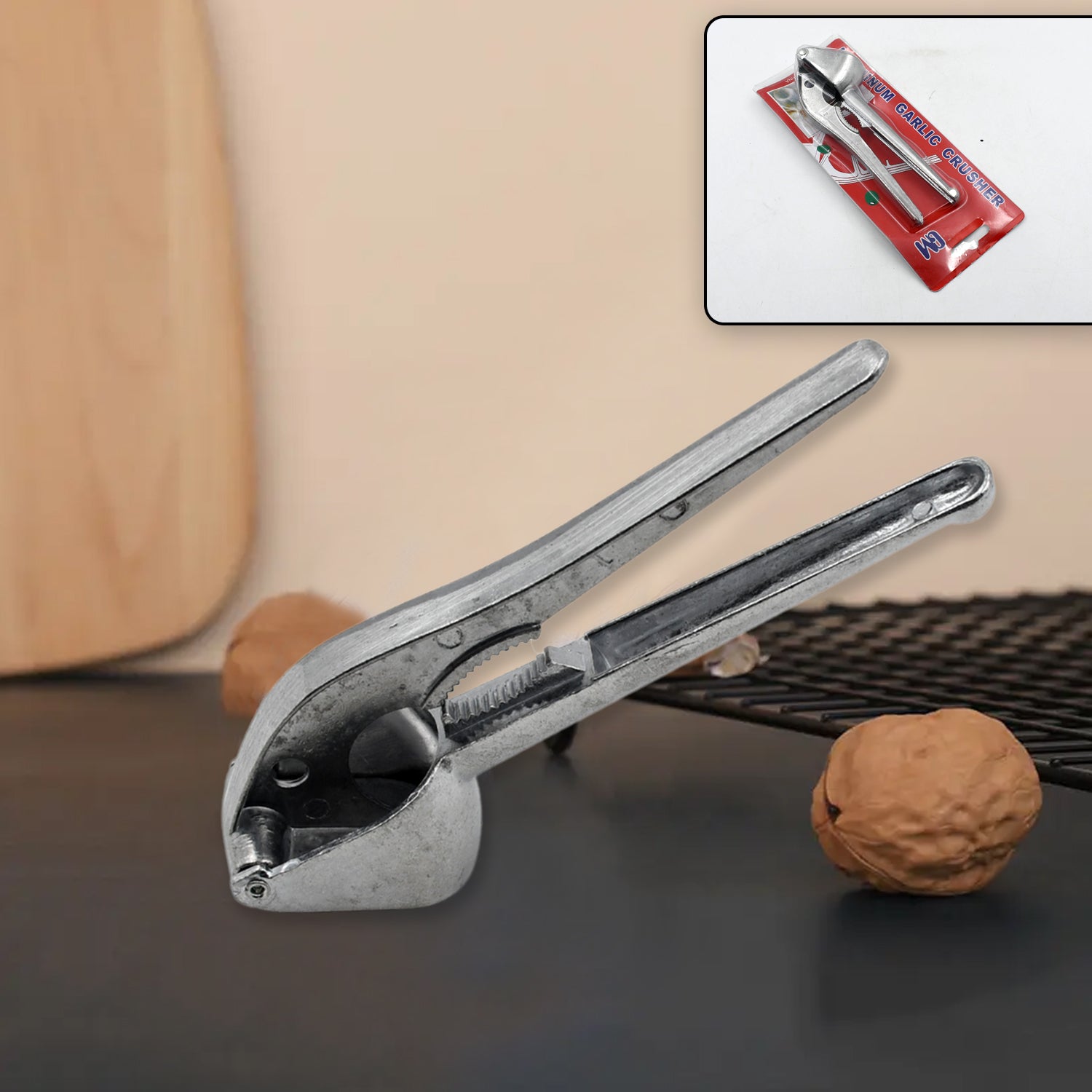 Durable garlic press, dishwasher safe Durable garlic press, dishwasher safe